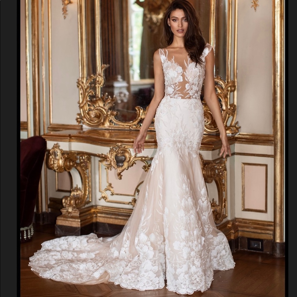 Milla Nova Clio Wedding Gown- never been worn